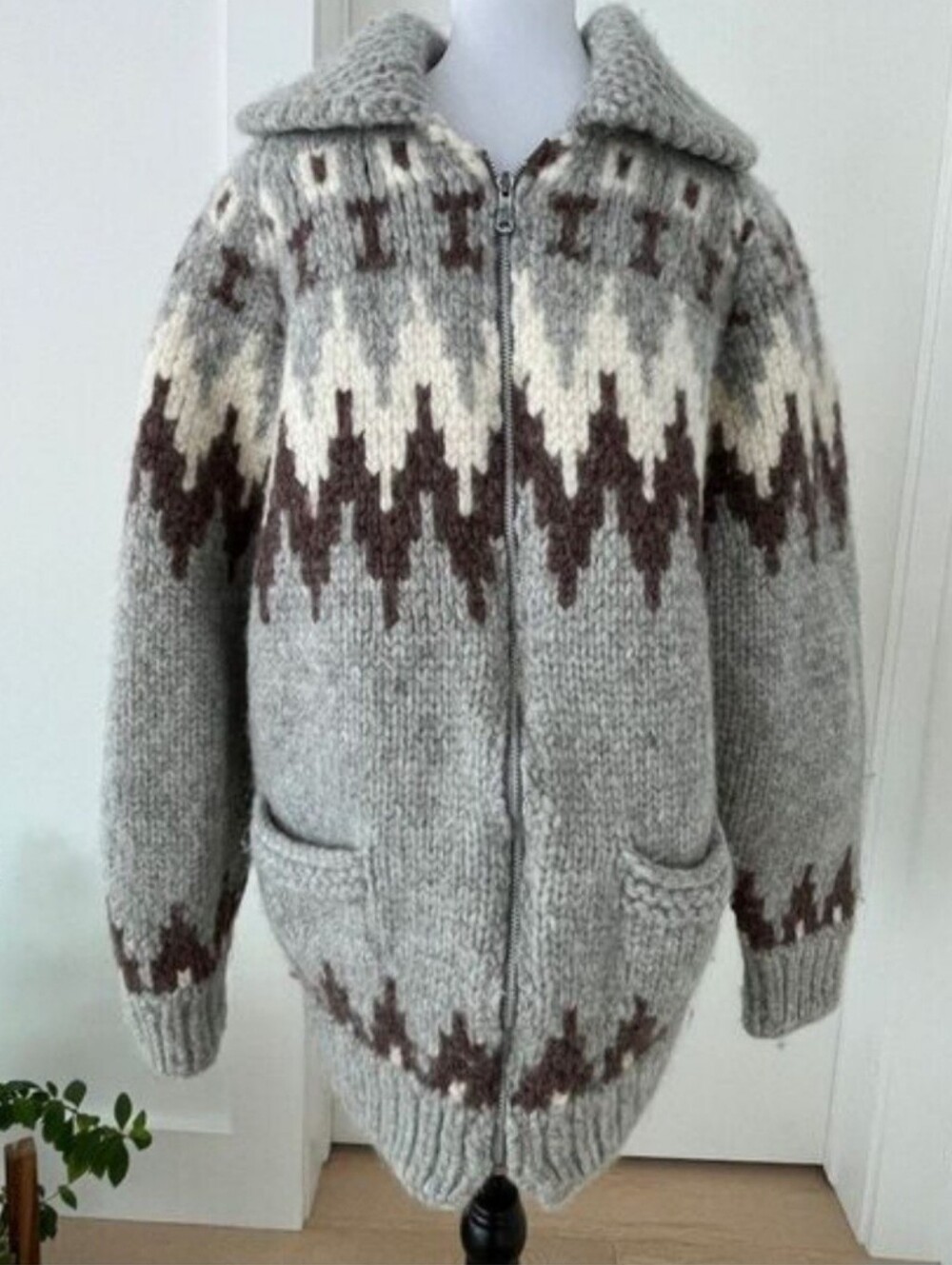 HAND MADE Cowichan Siwash Knit Sweater Coat Front Zip Buffalo Wool Geometric